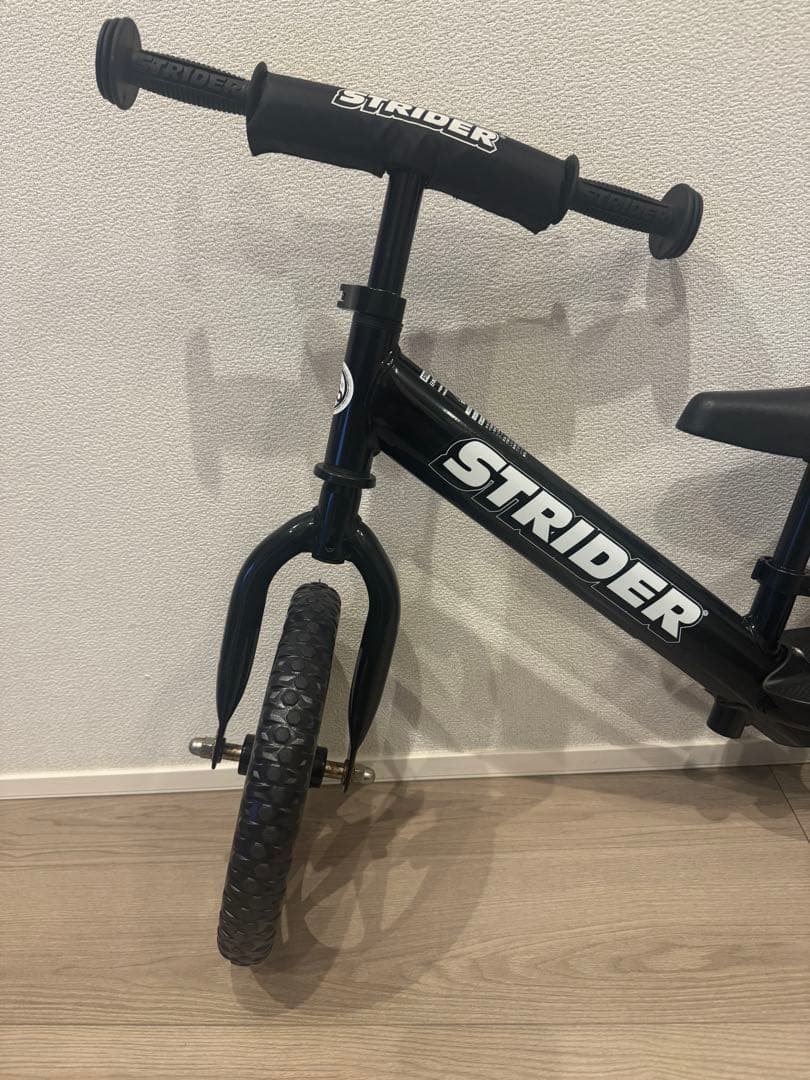 STRIDER バランスバイク 12インチ ブラック ヘルメット付き　新品未使用