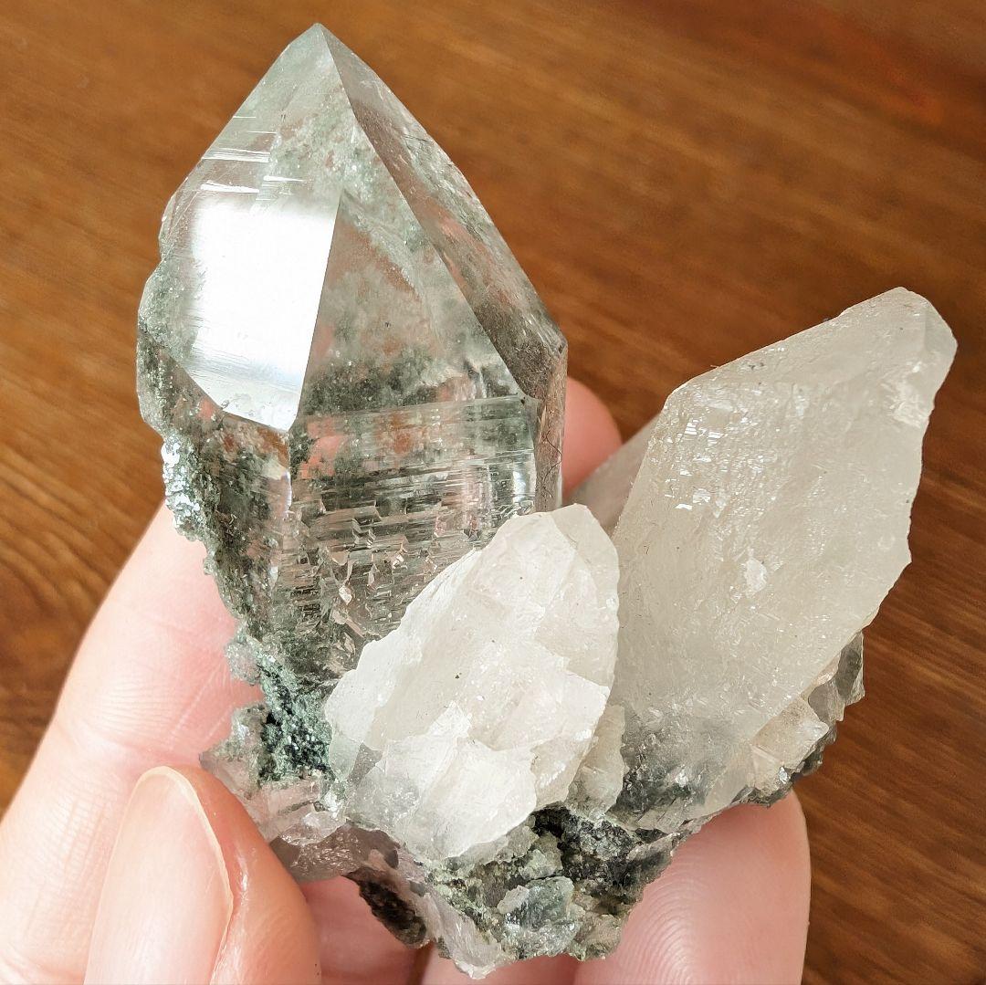 ファントム入り　マニハール産　水晶クラスター　A