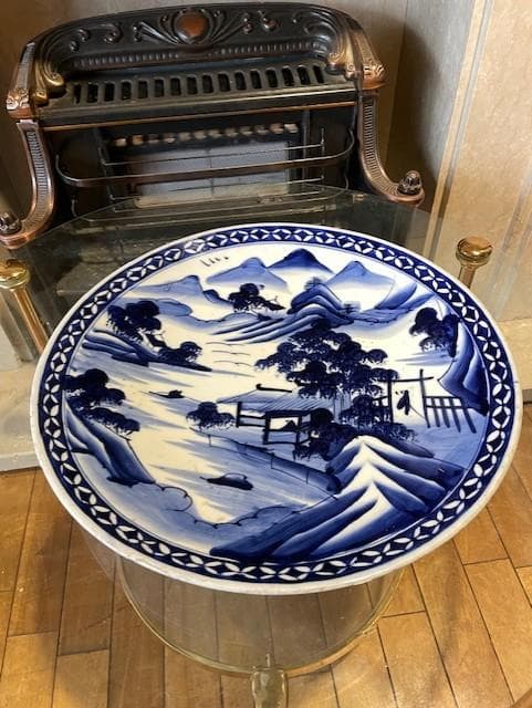 青白い風景の陶器皿