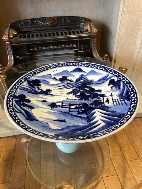 青白い風景の陶器皿