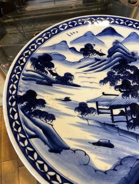 青白い風景の陶器皿