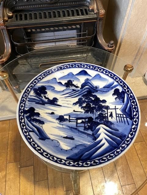 青白い風景の陶器皿