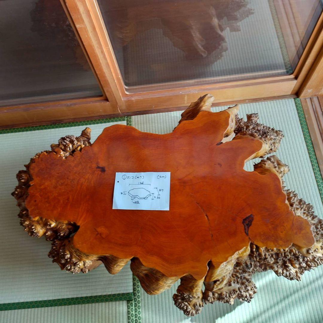 イチイ（一位）の一枚板のロ－テ－ブル