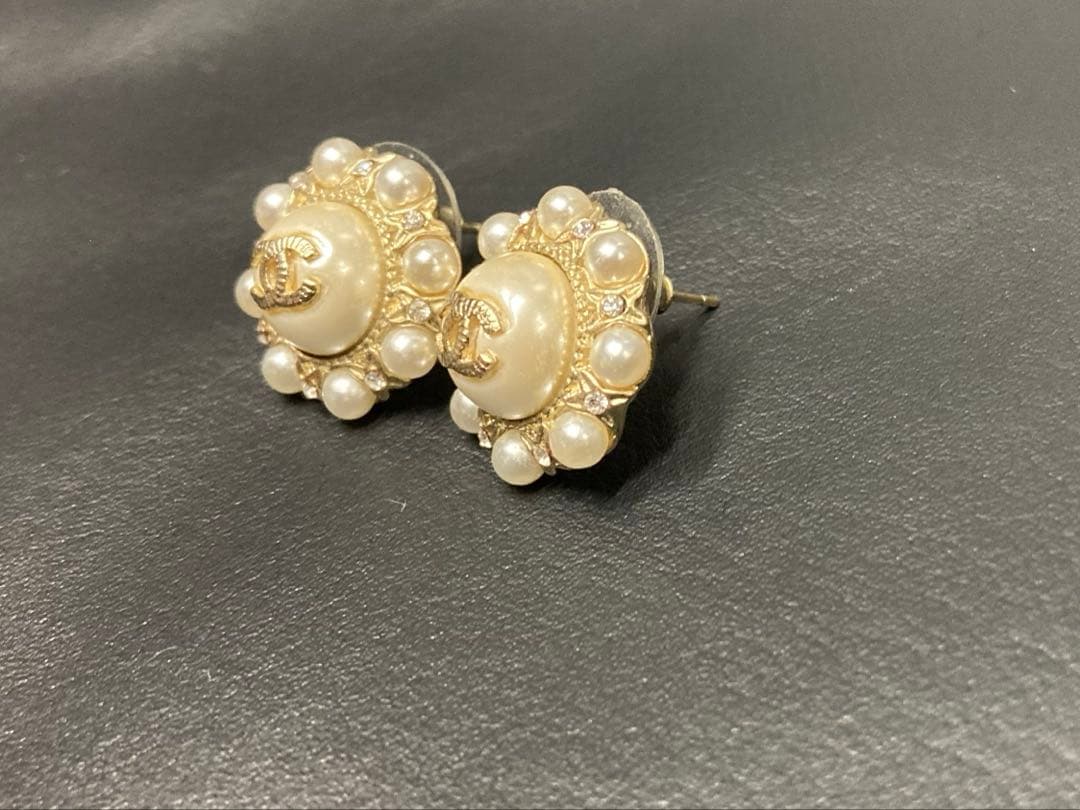 シャネル　フェイクパールピアス