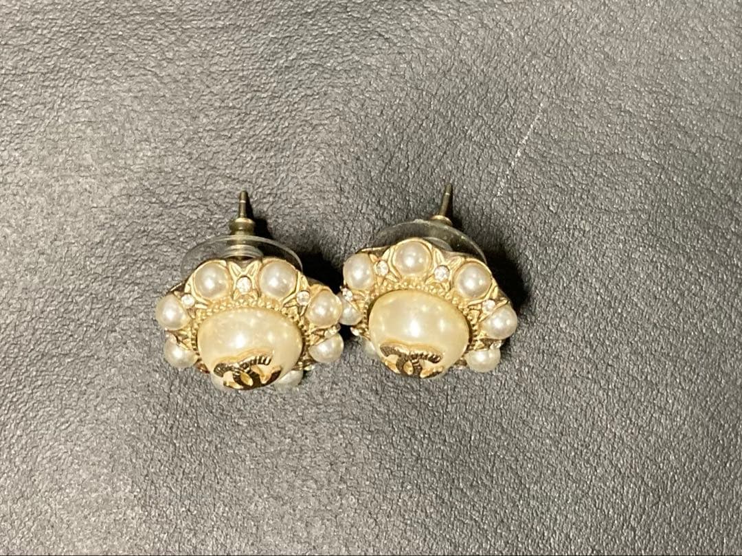 シャネル　フェイクパールピアス