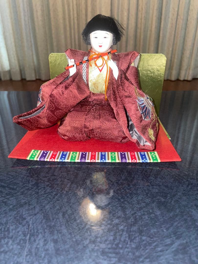 雛人形 伝統的和装 金色赤色