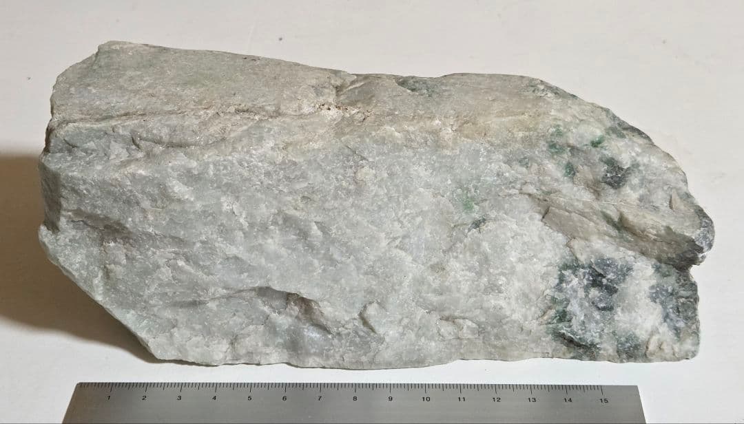 翡翠　糸魚川　原石　鉱石標本　2060g　W185×D75×H83mm