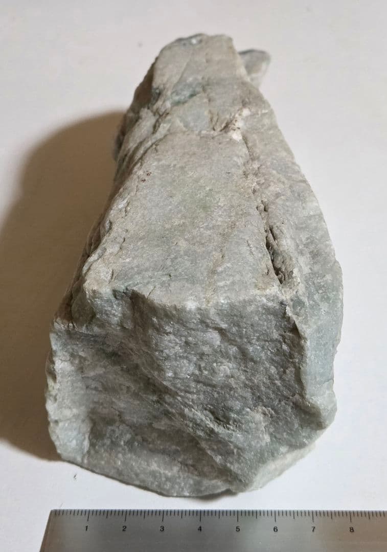 翡翠　糸魚川　原石　鉱石標本　2060g　W185×D75×H83mm