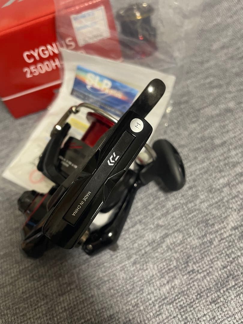 CYGNUS 2500H-LBD リール　22トーナメント競技スプール付