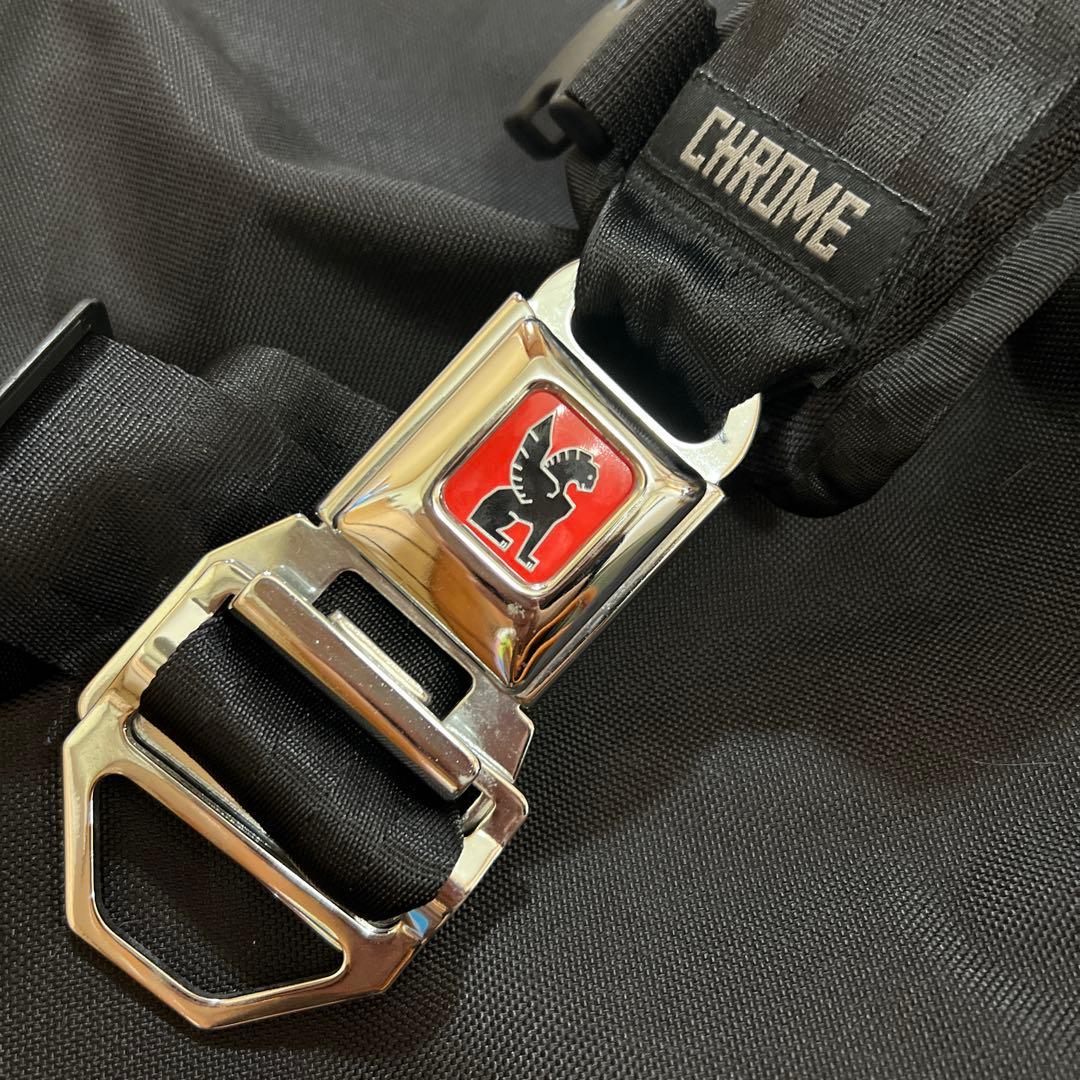 美品　CHROME ブラック メッセンジャーバッグ