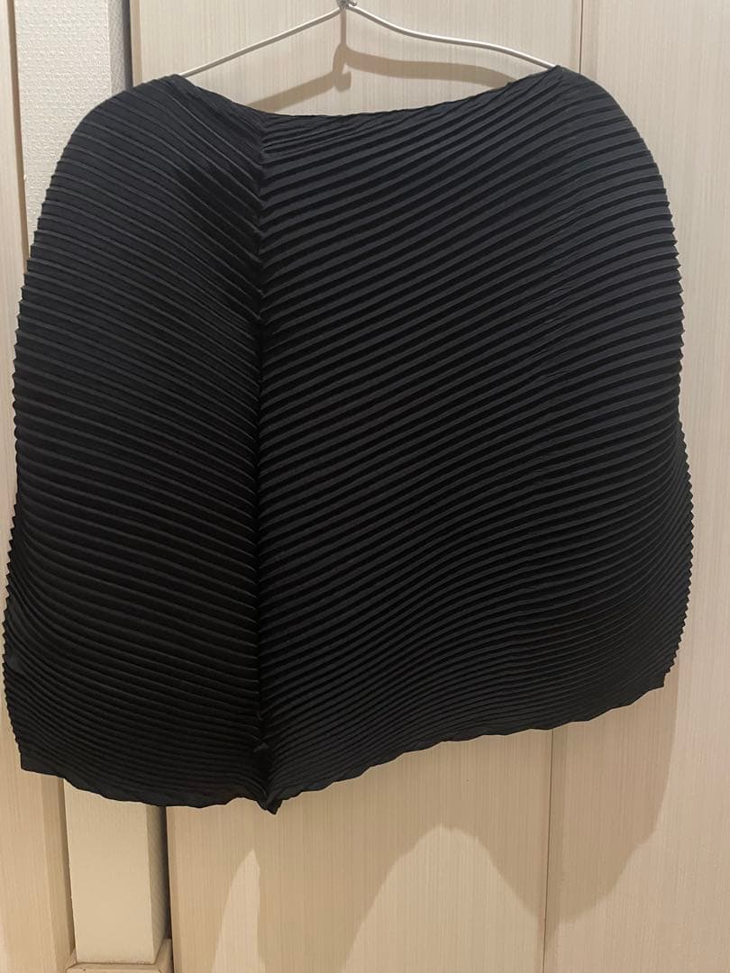 値下げイッセイミヤケ　ISSEY MIYAKE プリーツ　トップス　カットソー