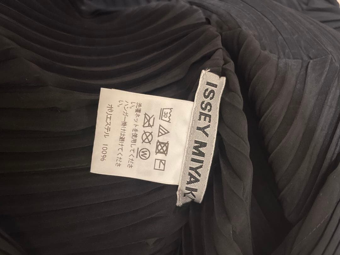 値下げイッセイミヤケ　ISSEY MIYAKE プリーツ　トップス　カットソー