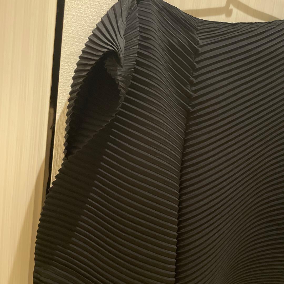 値下げイッセイミヤケ　ISSEY MIYAKE プリーツ　トップス　カットソー
