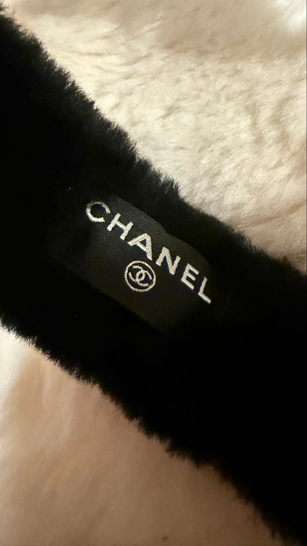 CHANEL ファーイヤーマフ ブラック・ホワイト