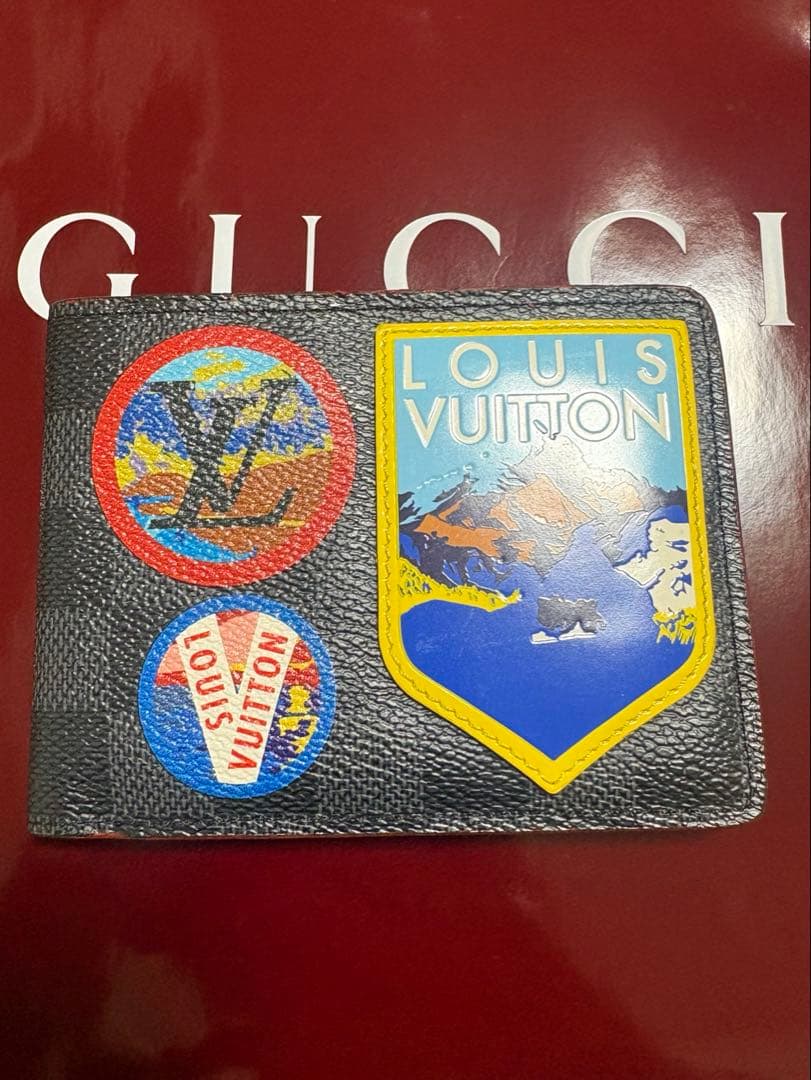 ルイヴィトン 折りたたみ財布 限定デザイン