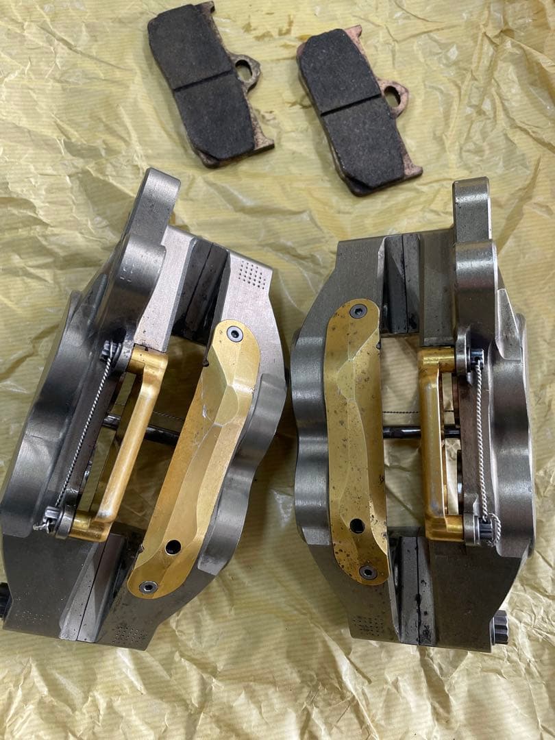 bremboレーシング ブレンボキャリパー 40mmピッチ　チタンピストン