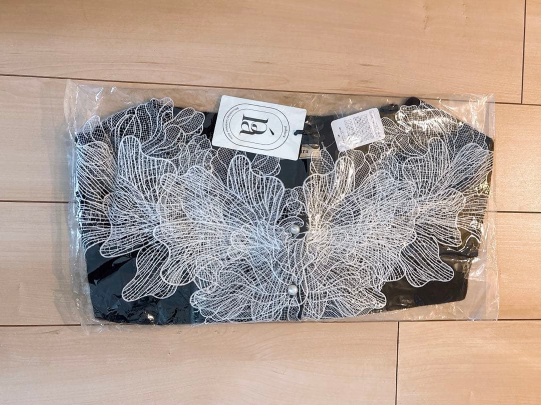 ＊新品未開封＊polaura ポローラ レースフリルカーディガン black