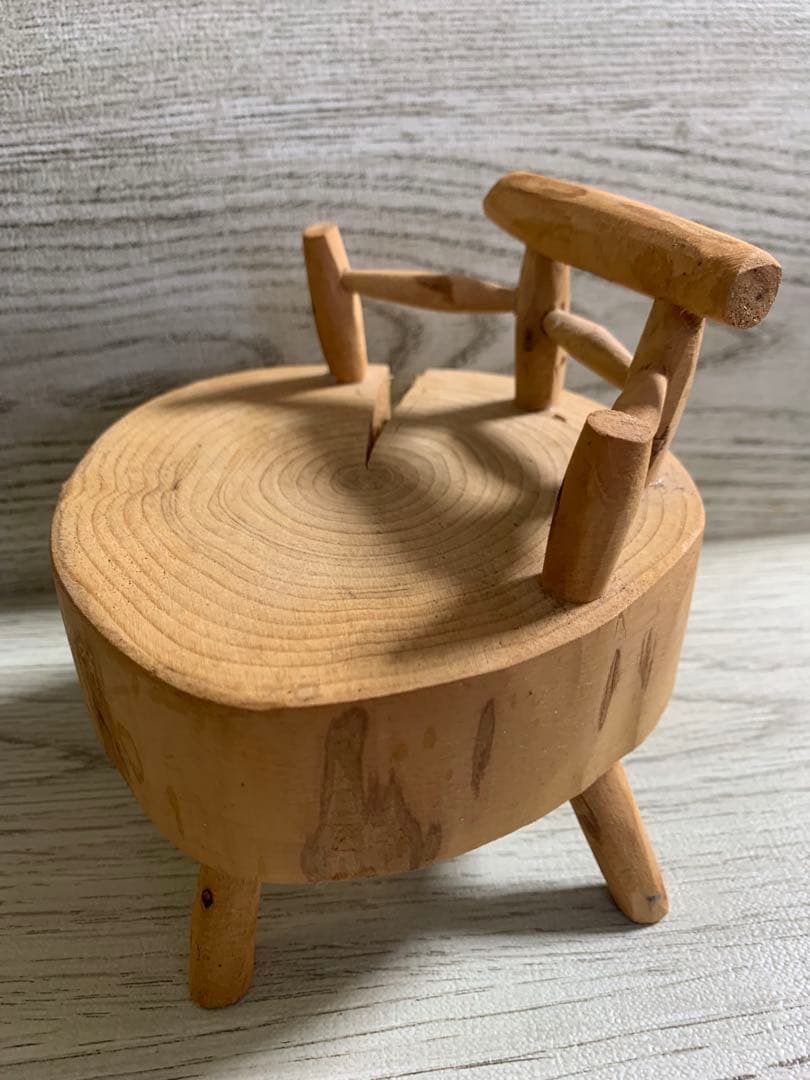 羊毛フェルト　キタキツネとオンコ(イチイ)の椅子　作家さんの作品