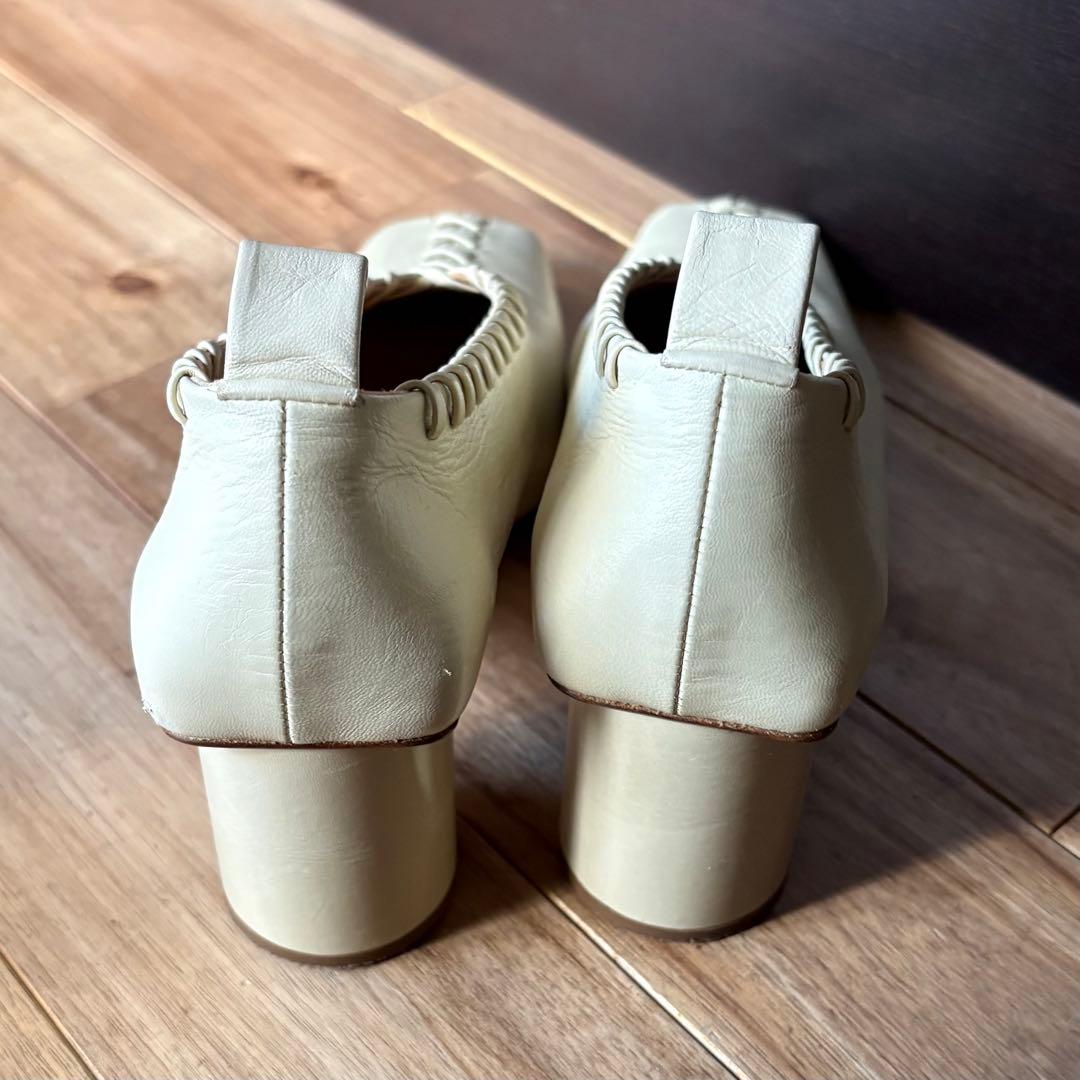 Jil Sander アイボリー リングディテール　パンプス
