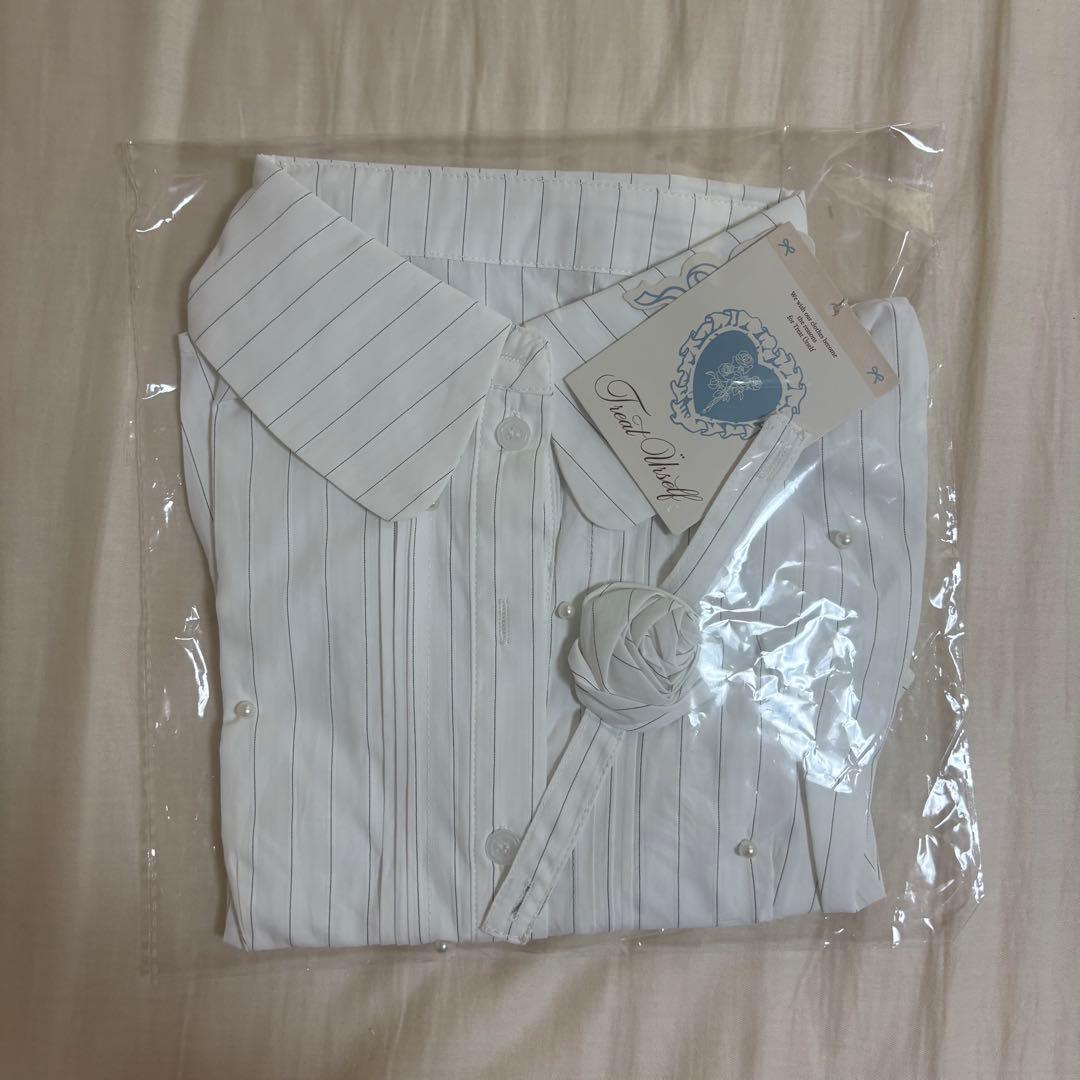 Treat Ürself Rose accent shirt blouse