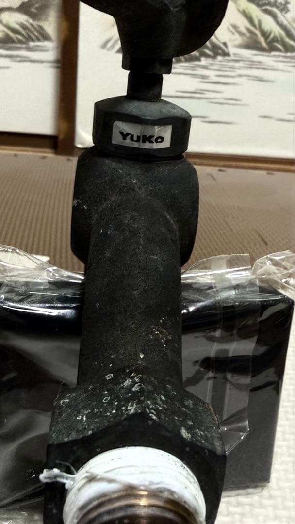 黒色スズメの羽をひらいた、アンテーク蛇口です。羽を開いたスズメです。