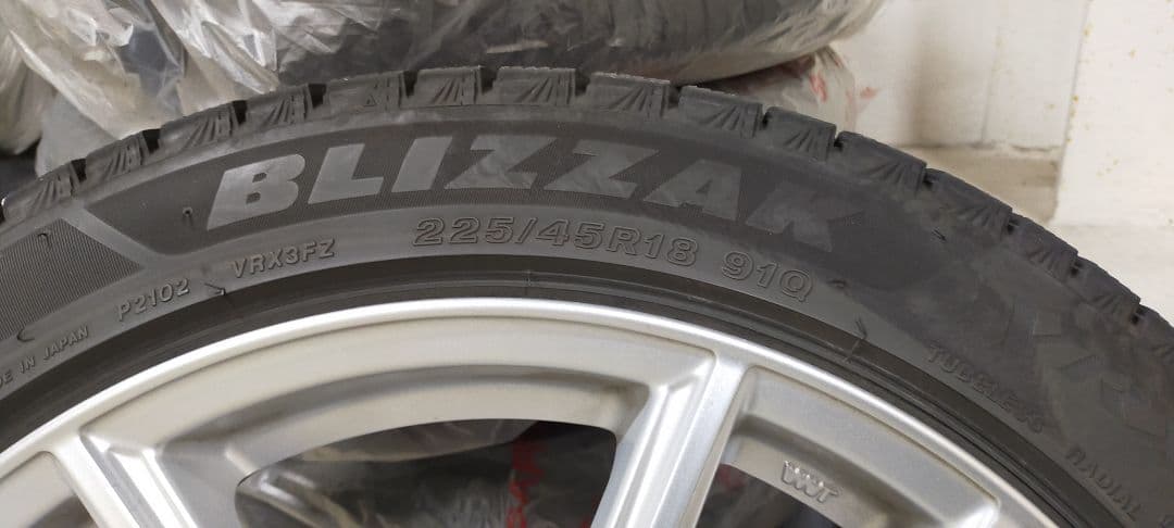 2021年 18インチ スタッドレス VRX3　225/45R18