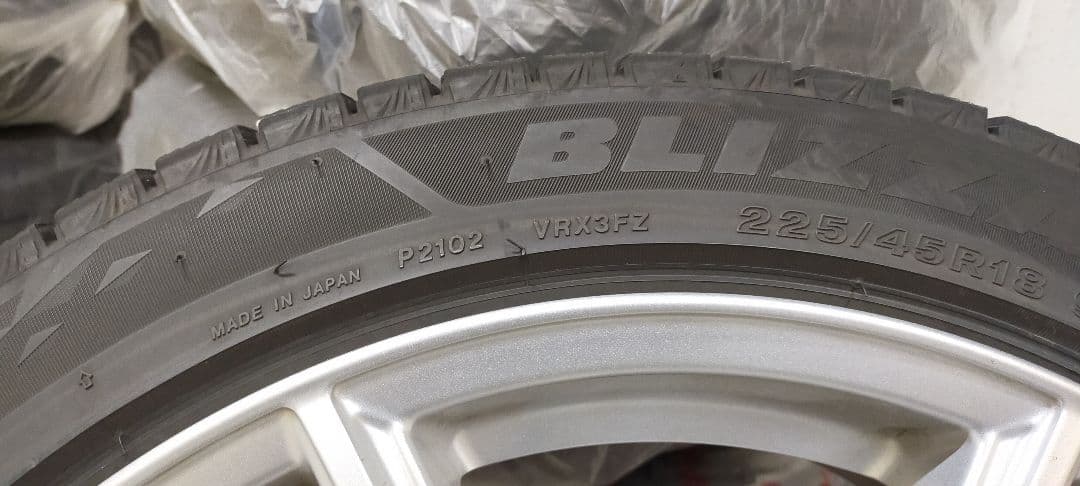 2021年 18インチ スタッドレス VRX3　225/45R18