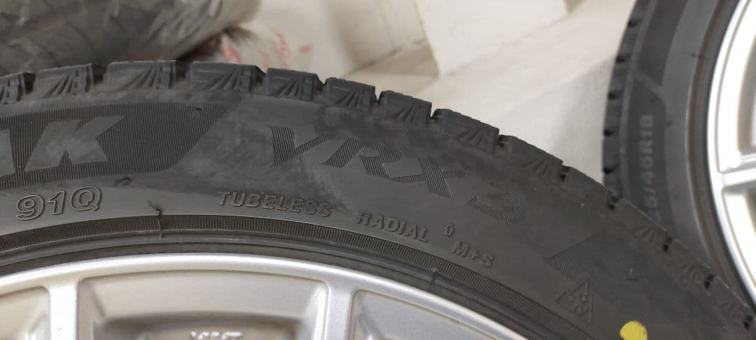 2021年 18インチ スタッドレス VRX3　225/45R18