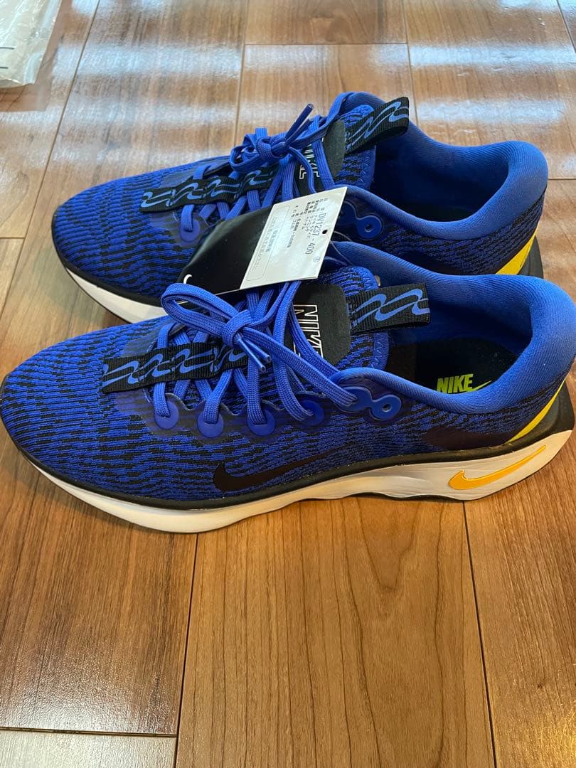 新品未使用　ナイキ　モティバ　27.0cm