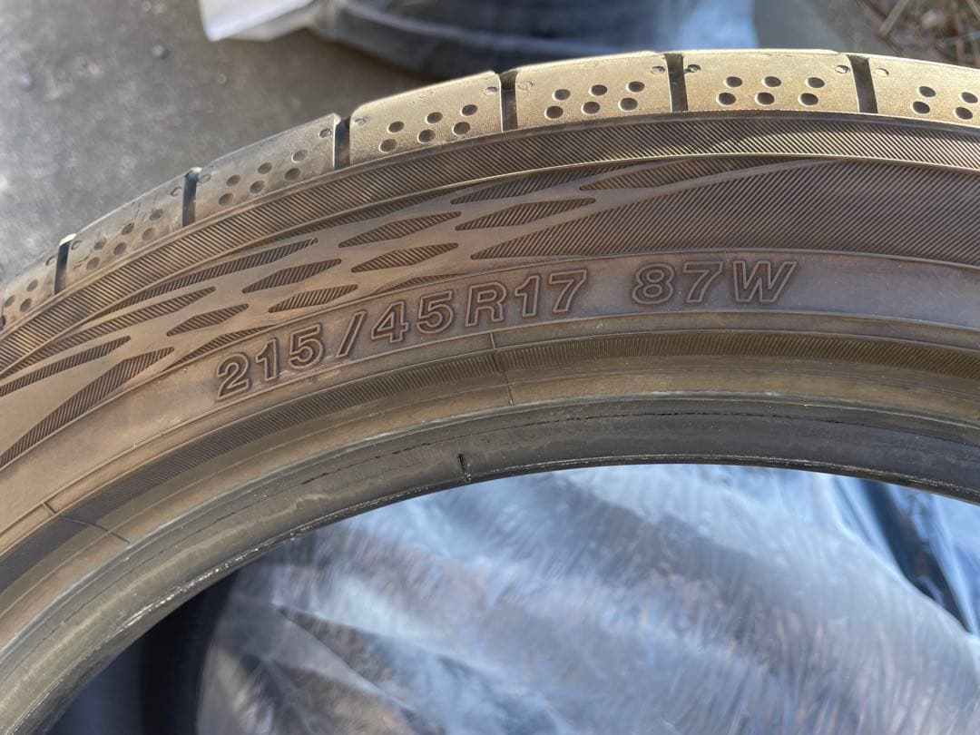 【バリ山】2023年製❣️ノーマルタイヤ 4本YOKOHAMA 215/45R17