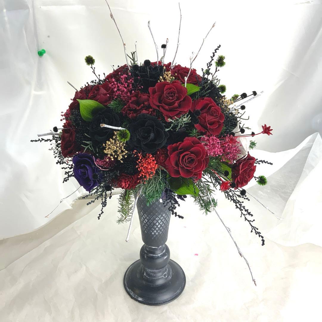 プリザーブトフラワーアレンジメント　ワインレッドの薔薇花と黒い薔薇花の出逢いの時