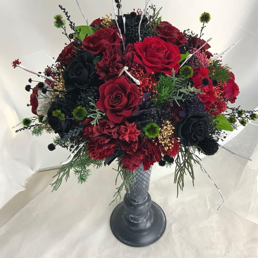 プリザーブトフラワーアレンジメント　ワインレッドの薔薇花と黒い薔薇花の出逢いの時