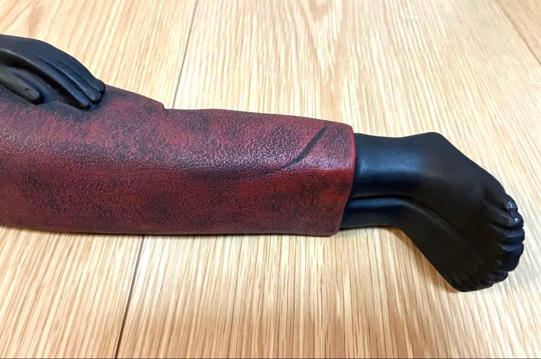 横たわる仏像 ビーズ装飾付き 約30cm