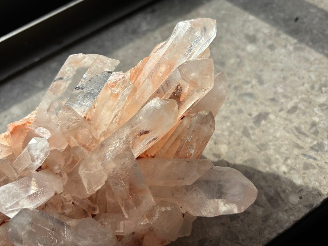 ピンク水晶クラスター　1059g マダガスカル産　優しくて可愛い　天然石