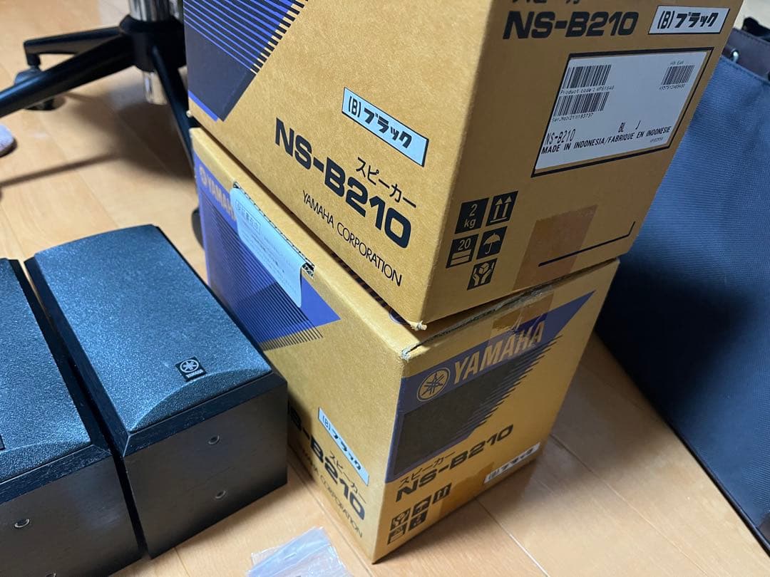 ヤマハ　NS-B210と、オンキョーの天吊セット