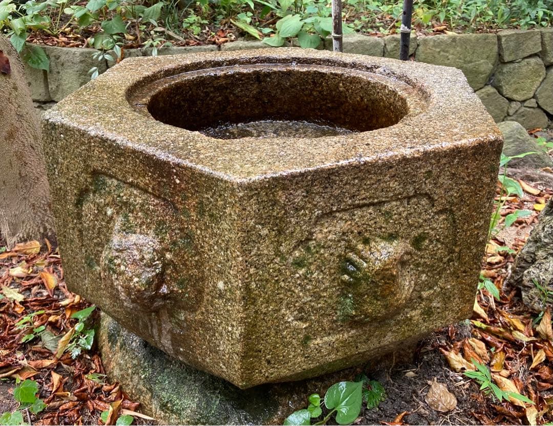 奈良石製六角水鉢