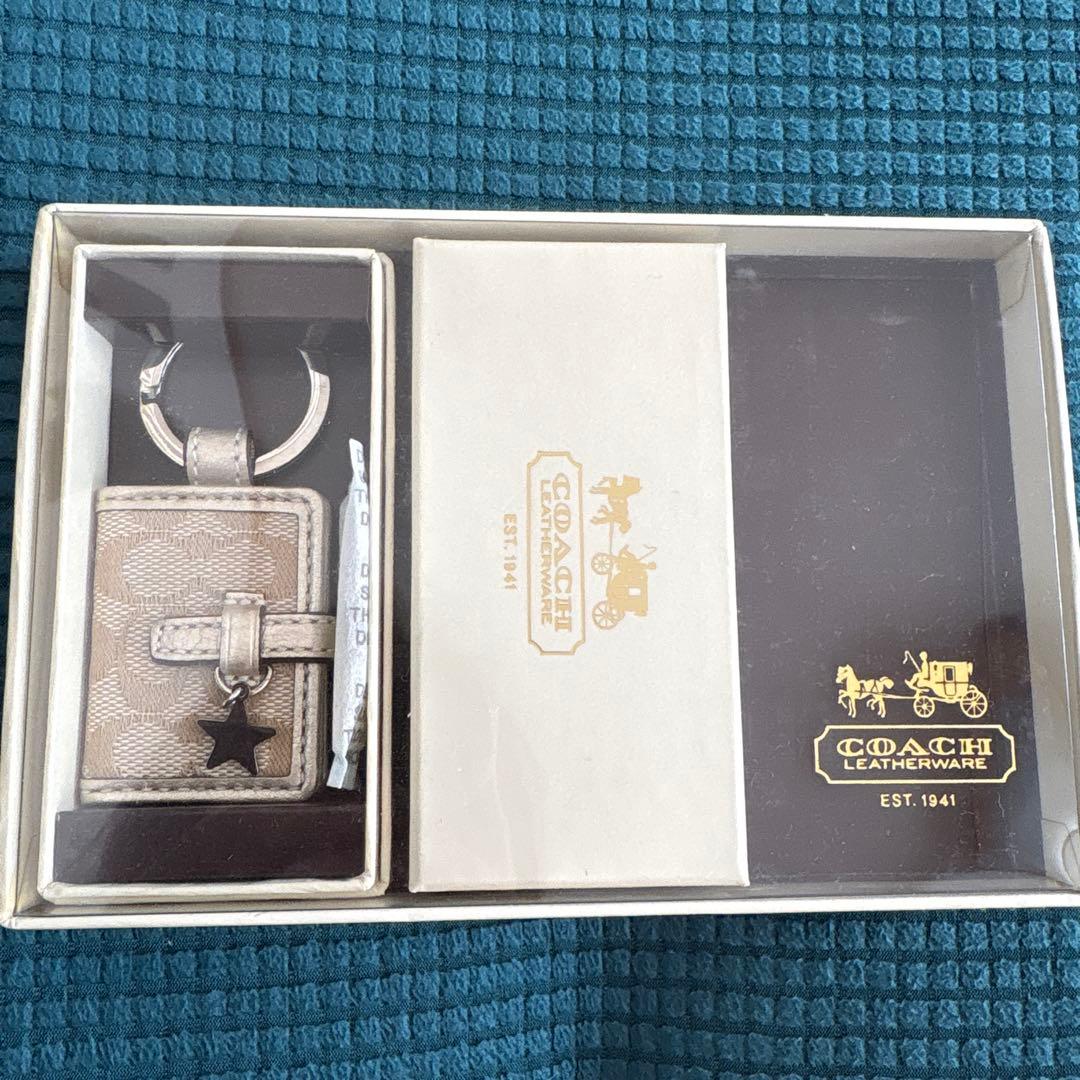 coach フォトフレーム　星型チャーム付き　キーホルダー