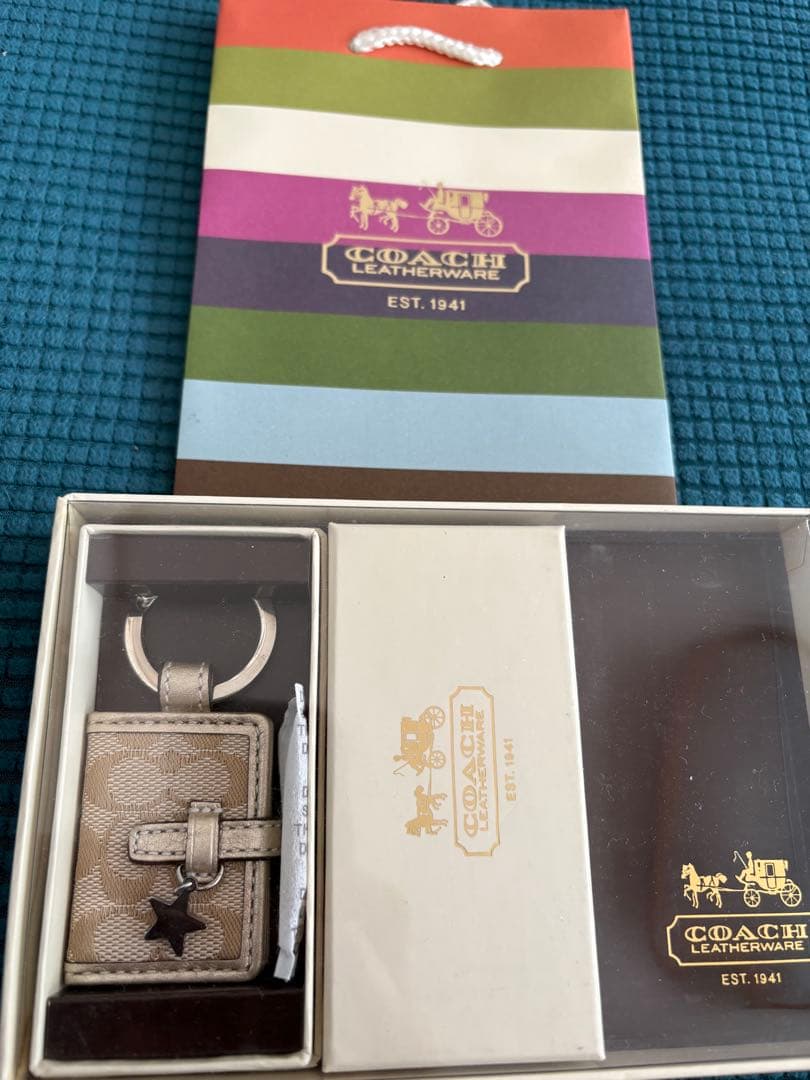 coach フォトフレーム　星型チャーム付き　キーホルダー