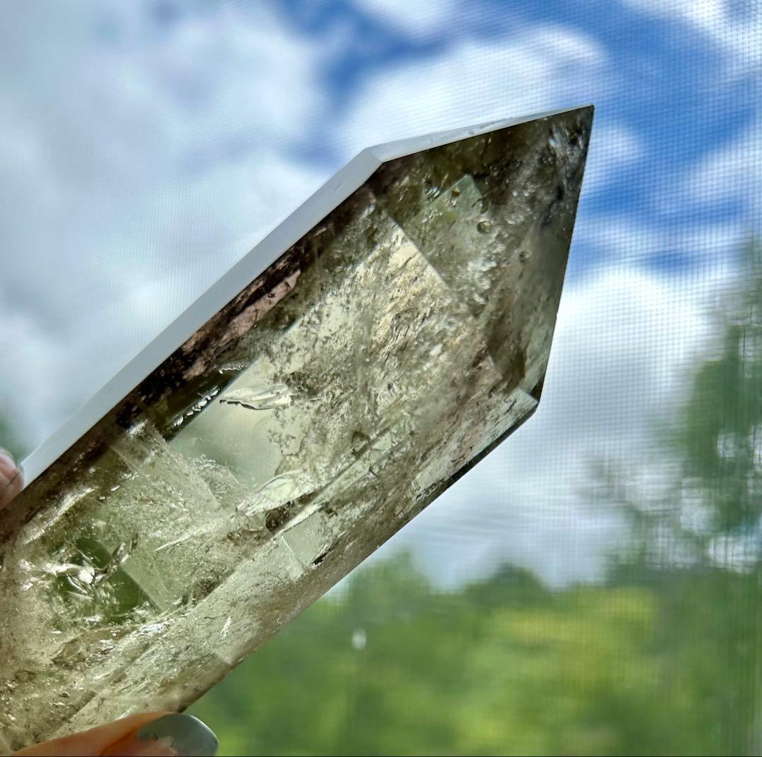 光を内包する景色 レインボー入り スモーキークォーツ オベリスク（一点もの）