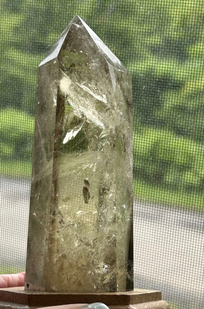 光を内包する景色 レインボー入り スモーキークォーツ オベリスク（一点もの）