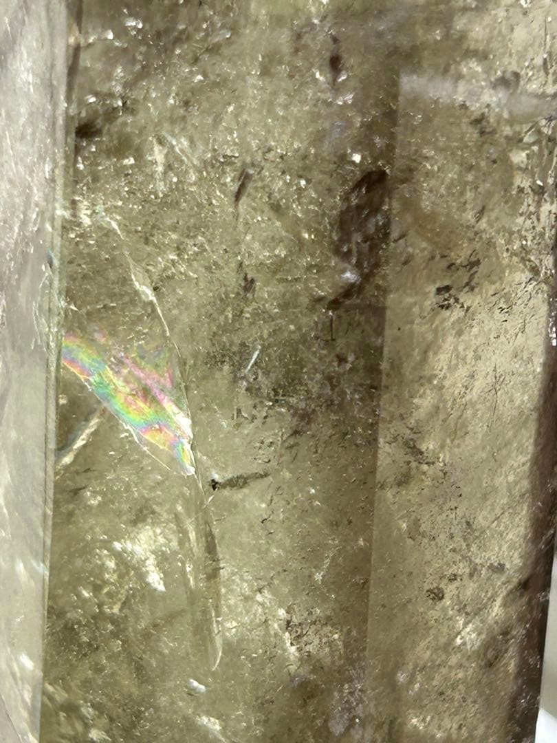 光を内包する景色 レインボー入り スモーキークォーツ オベリスク（一点もの）