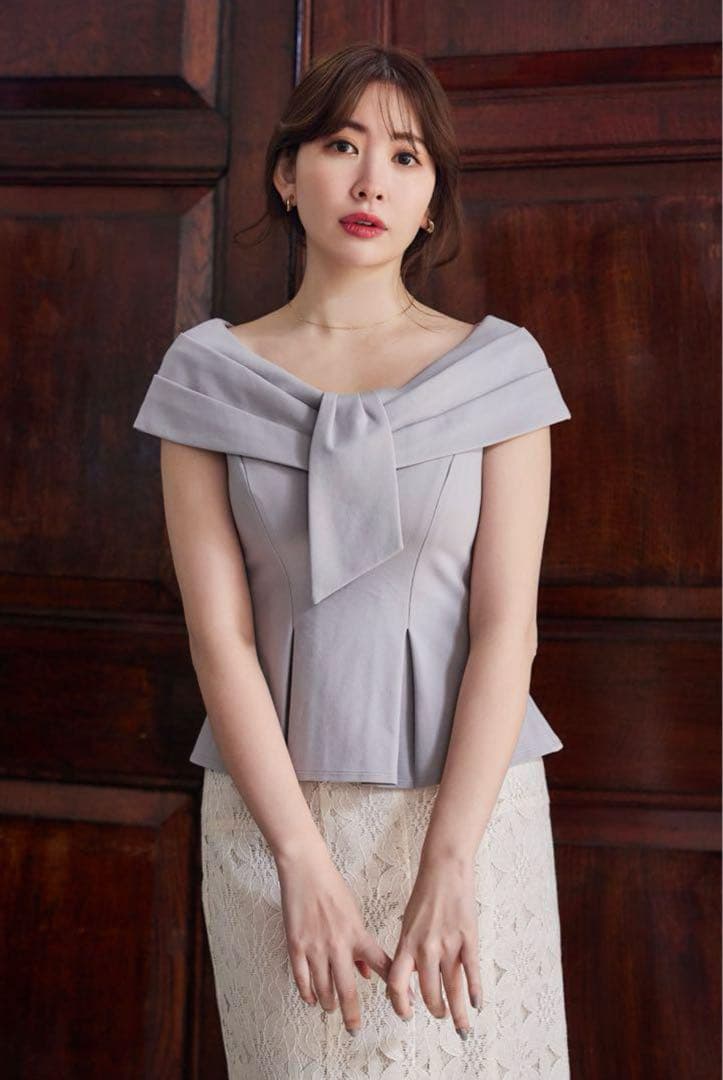 トップス Herlipto Lily Shawl Peplum Top