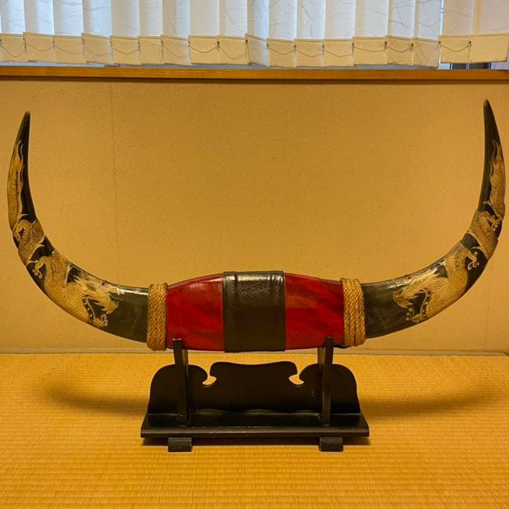 水牛の角 龍の彫刻   台座付き