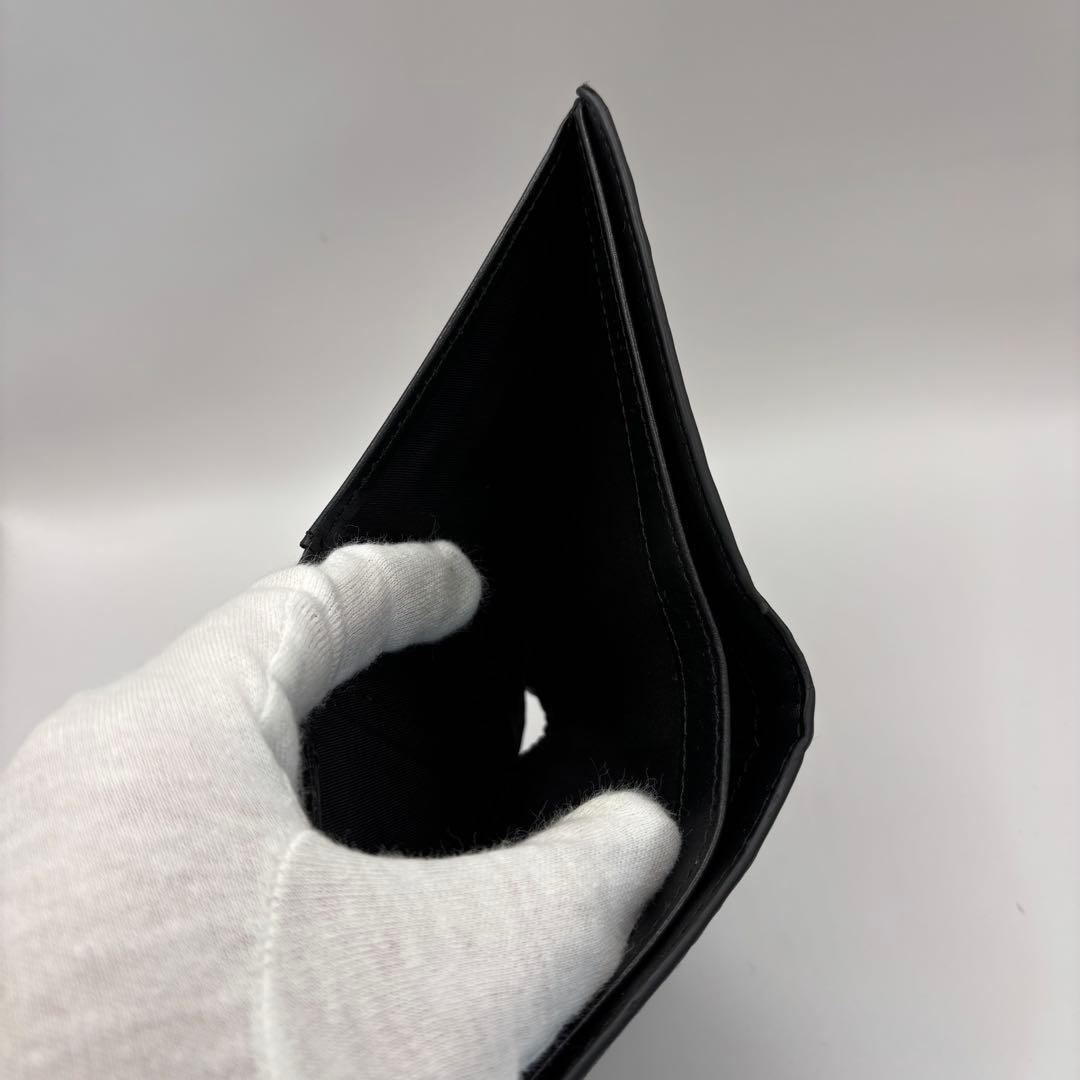 DIESEL 二つ折り財布　ブラック　型押し　D ロゴ　エンボス　シルバー