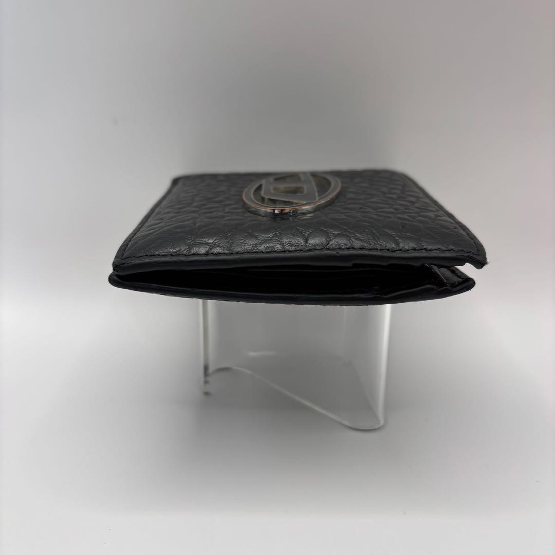 DIESEL 二つ折り財布　ブラック　型押し　D ロゴ　エンボス　シルバー