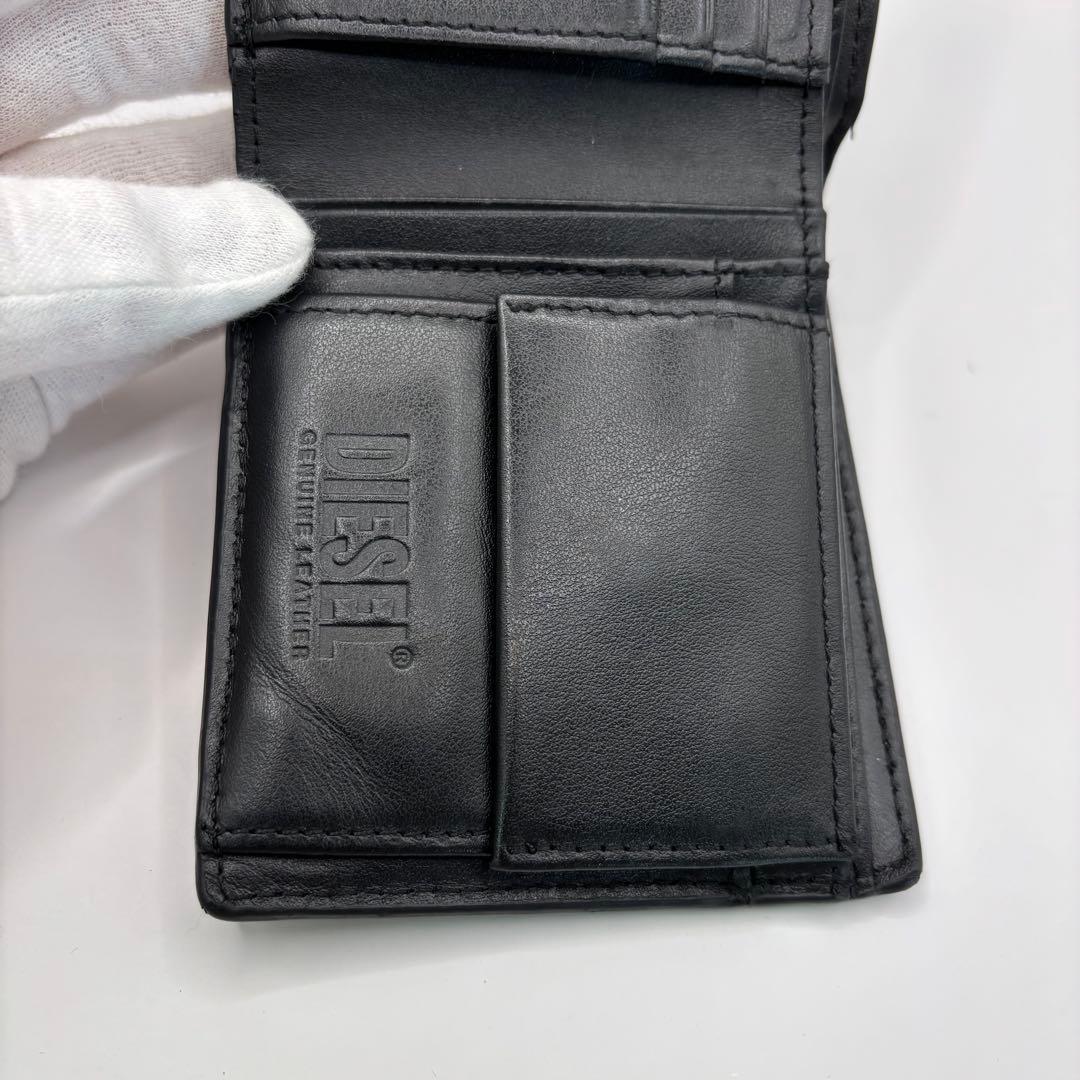 DIESEL 二つ折り財布　ブラック　型押し　D ロゴ　エンボス　シルバー