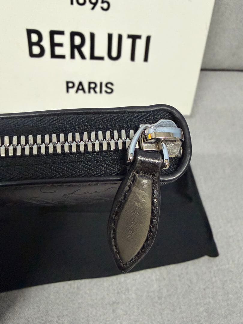 Berluti (ベルルッティ) イタウバ ラウンドジップロングウォレット