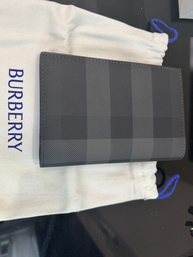 Burberry グレー チェック柄 パスポートケース