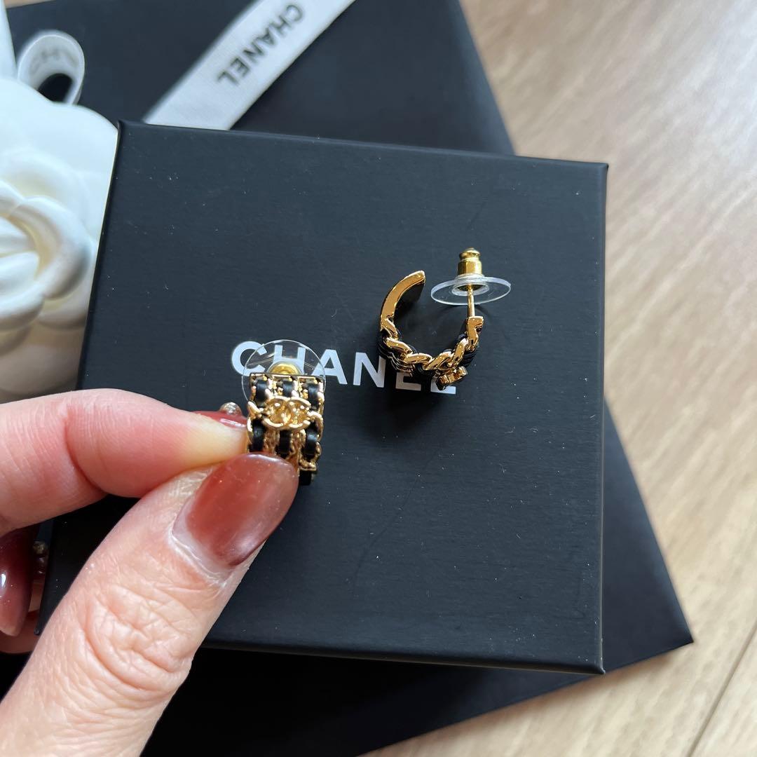 新作　シャネル CHANEL ゴールド ブラック　ピアス