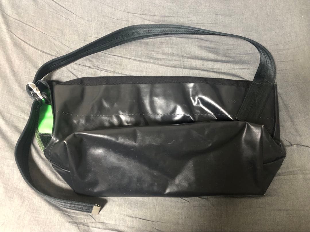 バッグ resistant messenger bag